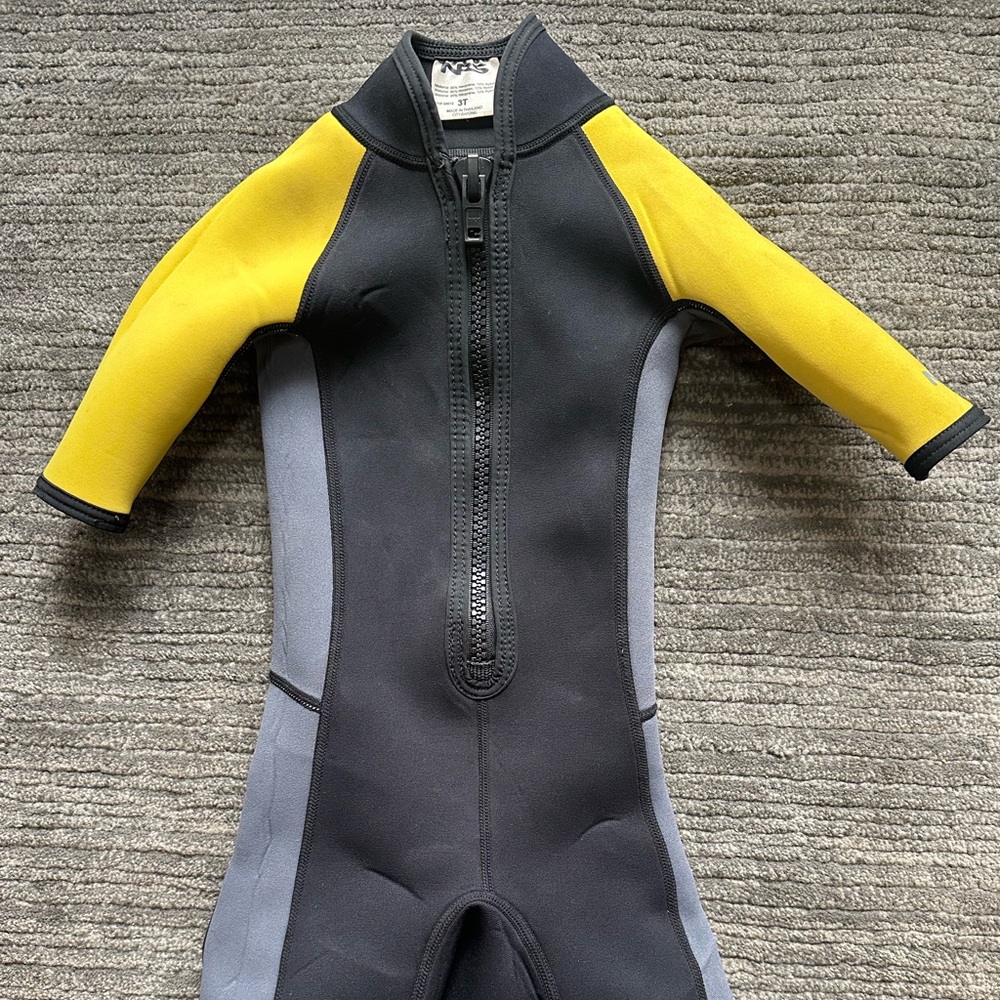 NRS kids 3T wetsuit